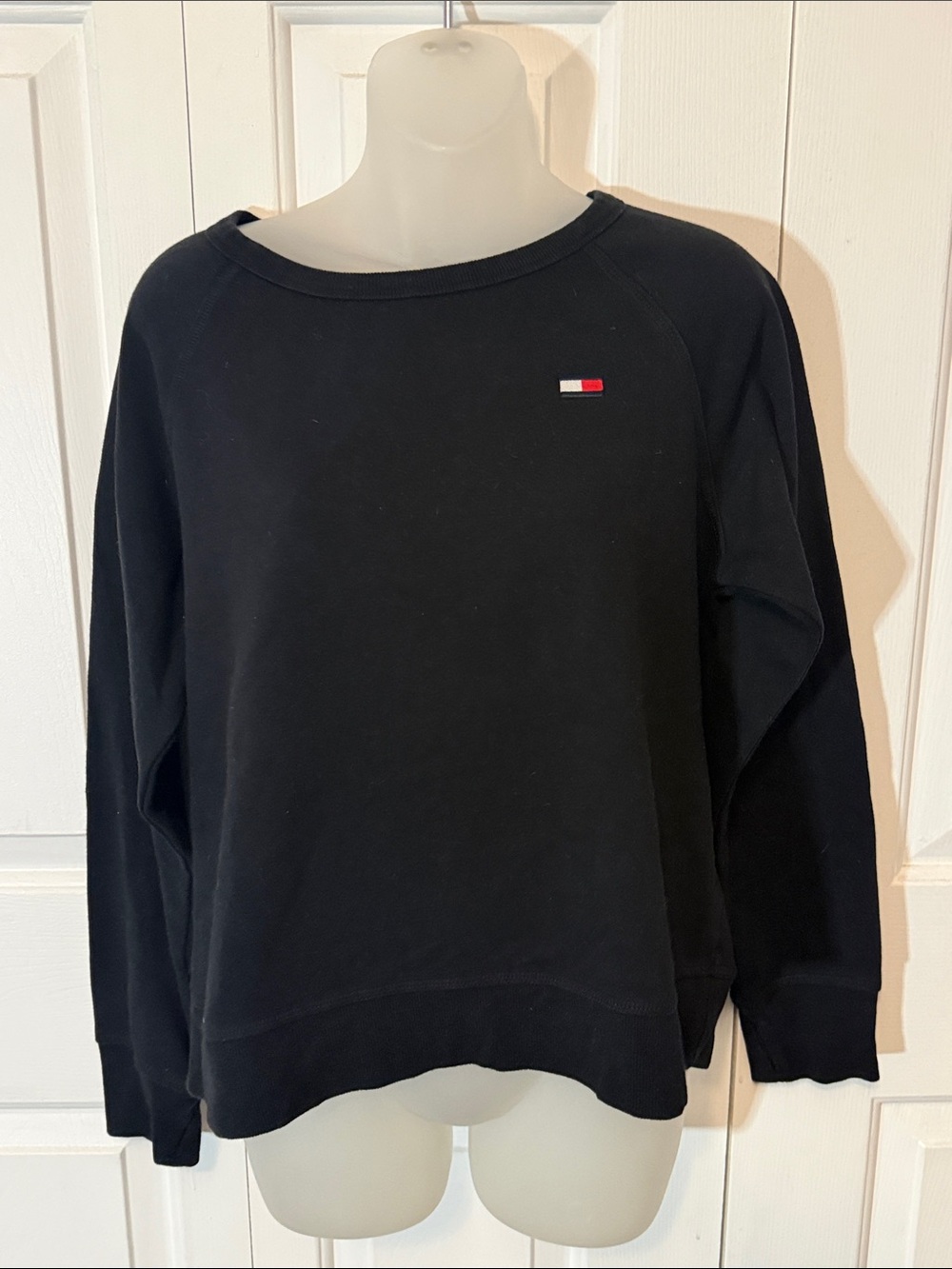 Tommy Hilfiger Sz L Black Crewneck Sweatshirt GUC B718